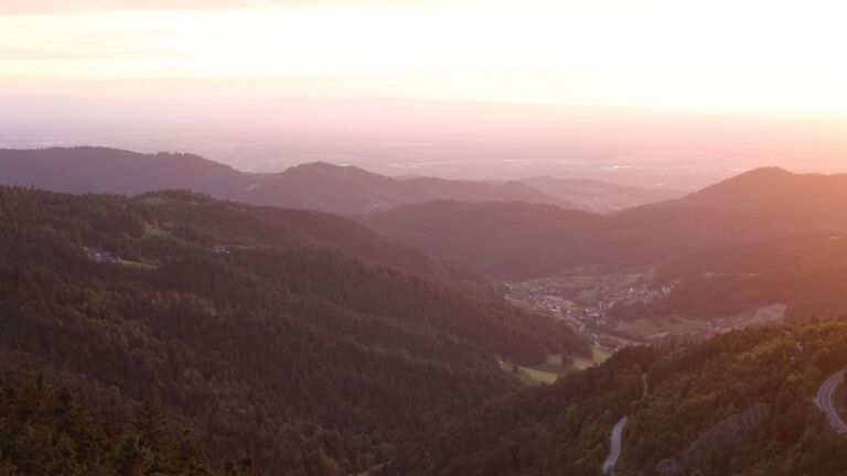 Dieses Bild zeigt eine Webcam-Aufnahme vom Achertal, aufgenommen am Freitag, den 23.05.2025 um 21:00 Uhr. Die Temperatur betrug 6.1°C.