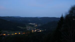 Dieses Bild zeigt eine Webcam-Aufnahme vom Achertal, aufgenommen am Montag, den 08.06.2026 um 04:30 Uhr. Die Temperatur betrug 15.6°C.