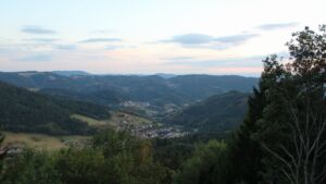 Dieses Bild zeigt eine Webcam-Aufnahme vom Achertal, aufgenommen am Samstag, den 22.08.2026 um 20:30 Uhr. Die Temperatur betrug 15.8°C.