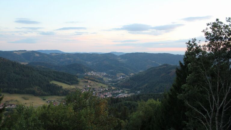 Dieses Bild zeigt eine Webcam-Aufnahme vom Achertal, aufgenommen am Samstag, den 22.08.2026 um 20:30 Uhr. Die Temperatur betrug 15.8°C.
