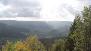 Dieses Bild zeigt eine Webcam-Aufnahme vom Achertal, aufgenommen am Mittwoch, den 28.10.2026 um 14:00 Uhr. Die Temperatur betrug 11°C.