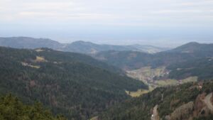 Dieses Bild zeigt eine Webcam-Aufnahme vom Achertal, aufgenommen am Freitag, den 19.12.2025 um 13:40 Uhr. Die Temperatur betrug 7.4°C.