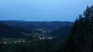 Dieses Bild zeigt eine Webcam-Aufnahme vom Achertal, aufgenommen am Freitag, den 17.07.2026 um 05:00 Uhr. Die Temperatur betrug 19.3°C.
