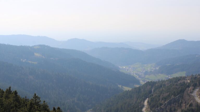 Dieses Bild zeigt eine Webcam-Aufnahme vom Achertal, aufgenommen am Dienstag, den 24.03.2026 um 15:20 Uhr. Die Temperatur betrug 9.2°C.