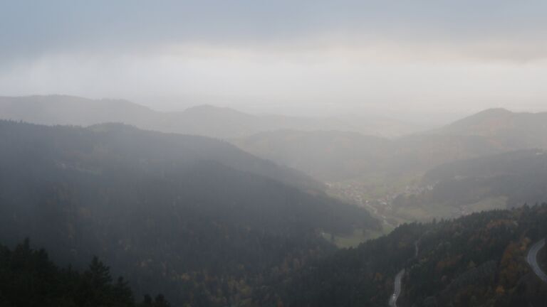 Dieses Bild zeigt eine Webcam-Aufnahme vom Achertal, aufgenommen am Donnerstag, den 23.10.2025 um 17:50 Uhr. Die Temperatur betrug 4.2°C.