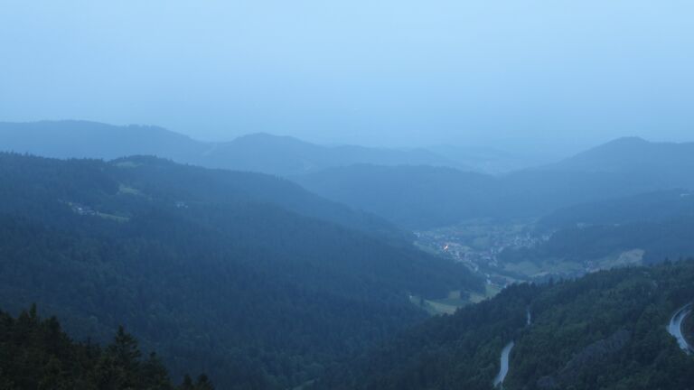 Dieses Bild zeigt eine Webcam-Aufnahme vom Achertal, aufgenommen am Samstag, den 24.05.2025 um 21:20 Uhr. Die Temperatur betrug 5.4°C.