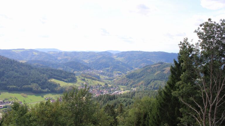 Dieses Bild zeigt eine Webcam-Aufnahme vom Achertal, aufgenommen am Donnerstag, den 17.09.2026 um 13:30 Uhr. Die Temperatur betrug 17.5°C.
