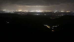 Dieses Bild zeigt eine Webcam-Aufnahme vom Achertal, aufgenommen am Dienstag, den 16.09.2025 um 00:30 Uhr. Die Temperatur betrug 9.9°C.