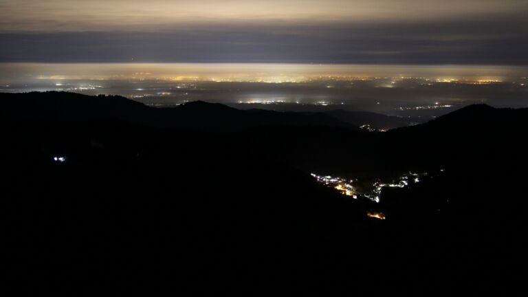 Dieses Bild zeigt eine Webcam-Aufnahme vom Achertal, aufgenommen am Dienstag, den 10.02.2026 um 00:00 Uhr. Die Temperatur betrug 4°C.