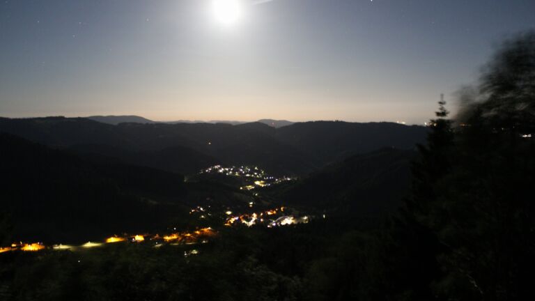 Dieses Bild zeigt eine Webcam-Aufnahme vom Achertal, aufgenommen am Freitag, den 29.05.2026 um 02:00 Uhr. Die Temperatur betrug 17.2°C.