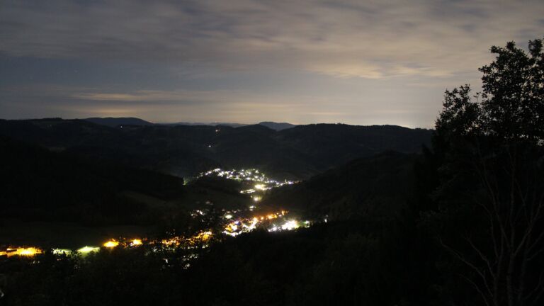 Dieses Bild zeigt eine Webcam-Aufnahme vom Achertal, aufgenommen am Sonntag, den 04.10.2026 um 04:30 Uhr. Die Temperatur betrug 16°C.