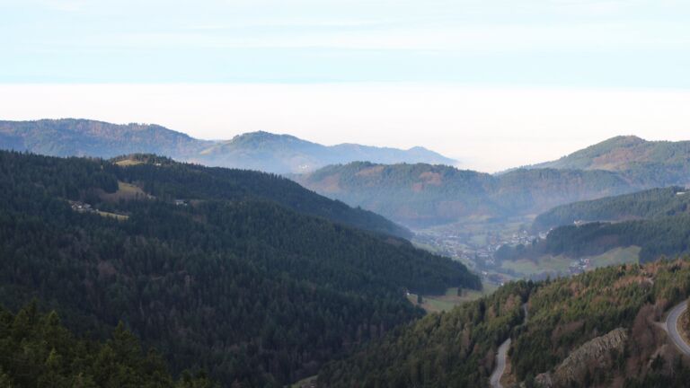 Dieses Bild zeigt eine Webcam-Aufnahme vom Achertal, aufgenommen am Dienstag, den 16.12.2025 um 09:40 Uhr. Die Temperatur betrug 10.5°C.