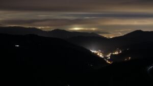 Dieses Bild zeigt eine Webcam-Aufnahme vom Achertal, aufgenommen am Donnerstag, den 04.12.2025 um 06:30 Uhr. Die Temperatur betrug 2.1°C.