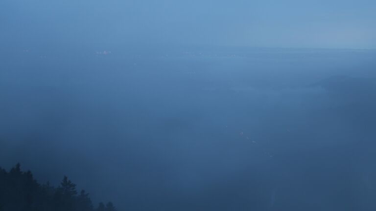Dieses Bild zeigt eine Webcam-Aufnahme vom Achertal, aufgenommen am Freitag, den 01.08.2025 um 21:30 Uhr. Die Temperatur betrug 10.8°C.