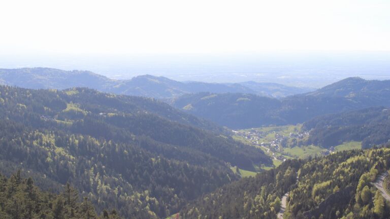 Dieses Bild zeigt eine Webcam-Aufnahme vom Achertal, aufgenommen am Freitag, den 24.04.2026 um 18:00 Uhr. Die Temperatur betrug 13.8°C.