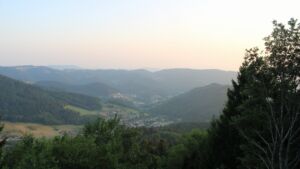 Dieses Bild zeigt eine Webcam-Aufnahme vom Achertal, aufgenommen am Donnerstag, den 30.07.2026 um 20:30 Uhr. Die Temperatur betrug 26.8°C.