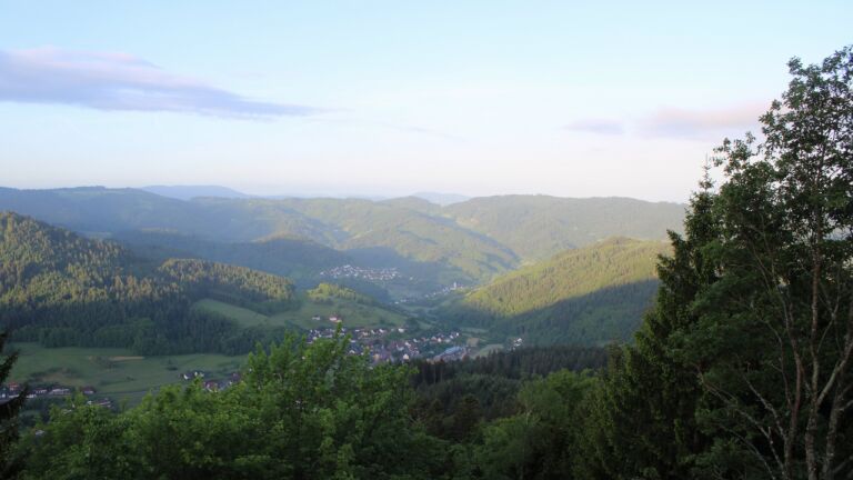 Dieses Bild zeigt eine Webcam-Aufnahme vom Achertal, aufgenommen am Donnerstag, den 21.05.2026 um 06:40 Uhr. Die Temperatur betrug 10.8°C.