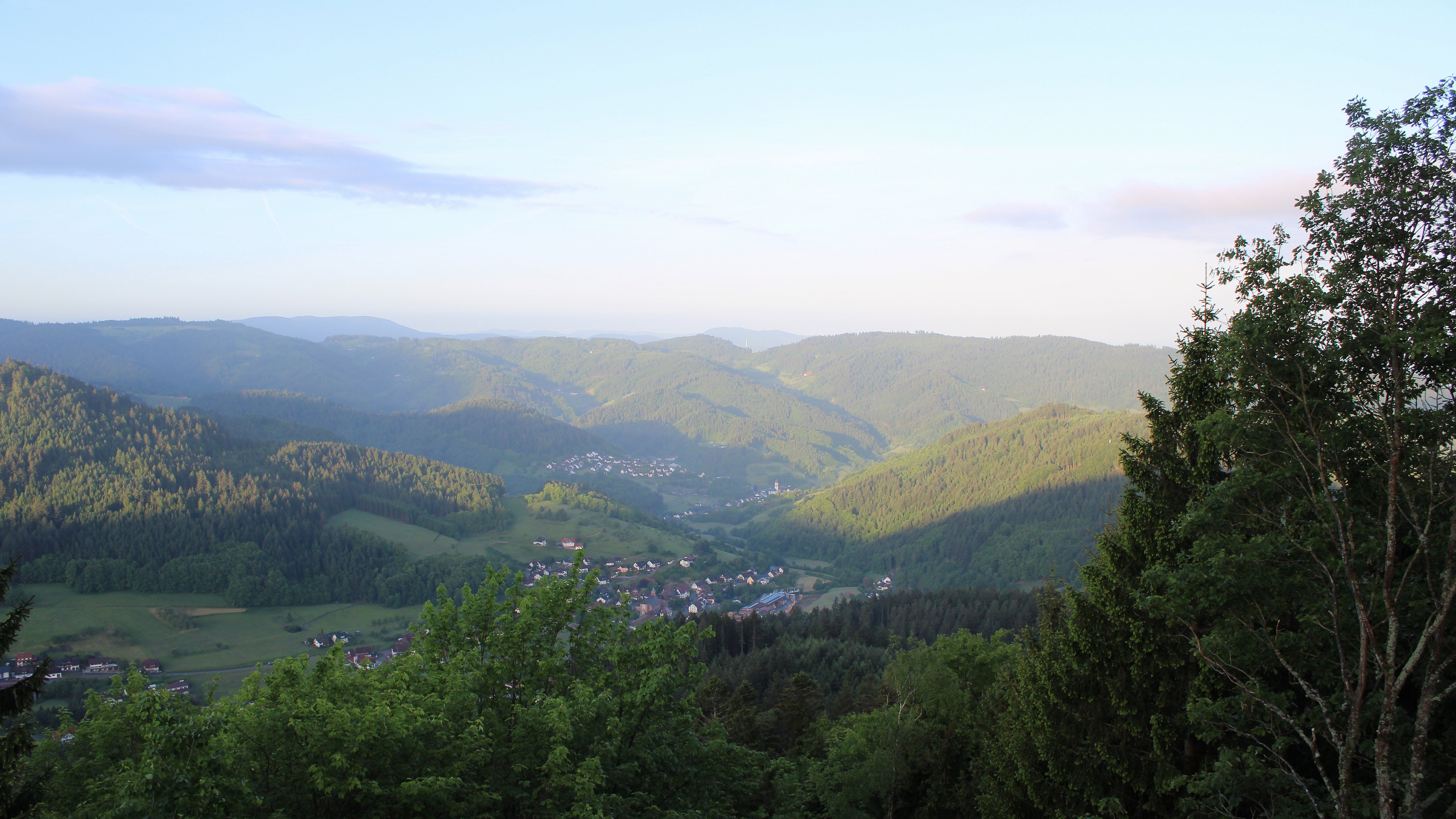 Dieses Bild zeigt eine Webcam-Aufnahme vom Achertal, aufgenommen am Donnerstag, den 21.05.2026 um 06:40 Uhr. Die Temperatur betrug 10.8°C.