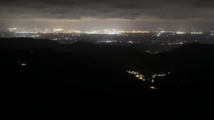 Dieses Bild zeigt eine Webcam-Aufnahme vom Achertal, aufgenommen am Dienstag, den 16.09.2025 um 04:00 Uhr. Die Temperatur betrug 8.6°C.