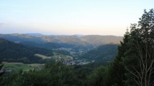 Dieses Bild zeigt eine Webcam-Aufnahme vom Achertal, aufgenommen am Sonntag, den 28.06.2026 um 06:20 Uhr. Die Temperatur betrug 27°C.