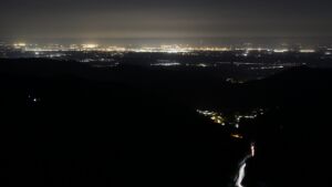 Dieses Bild zeigt eine Webcam-Aufnahme vom Achertal, aufgenommen am Montag, den 20.04.2026 um 04:00 Uhr. Die Temperatur betrug 4.9°C.