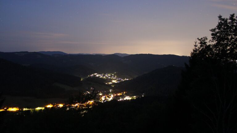 Dieses Bild zeigt eine Webcam-Aufnahme vom Achertal, aufgenommen am Donnerstag, den 23.07.2026 um 04:20 Uhr. Die Temperatur betrug 12.4°C.