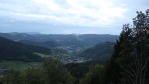 Dieses Bild zeigt eine Webcam-Aufnahme vom Achertal, aufgenommen am Sonntag, den 11.10.2026 um 18:50 Uhr. Die Temperatur betrug 7.6°C.