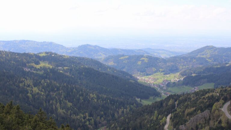 Dieses Bild zeigt eine Webcam-Aufnahme vom Achertal, aufgenommen am Montag, den 20.04.2026 um 15:10 Uhr. Die Temperatur betrug 8.2°C.