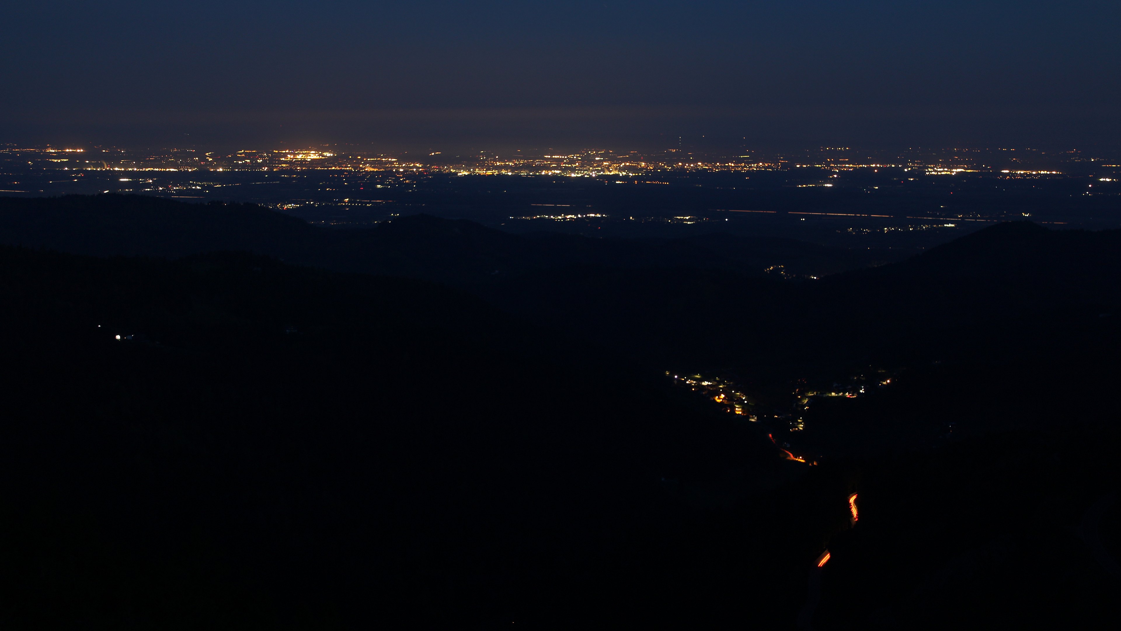 Dieses Bild zeigt eine Webcam-Aufnahme vom Achertal, aufgenommen am Montag, den 20.04.2026 um 05:30 Uhr. Die Temperatur betrug 3.9°C.