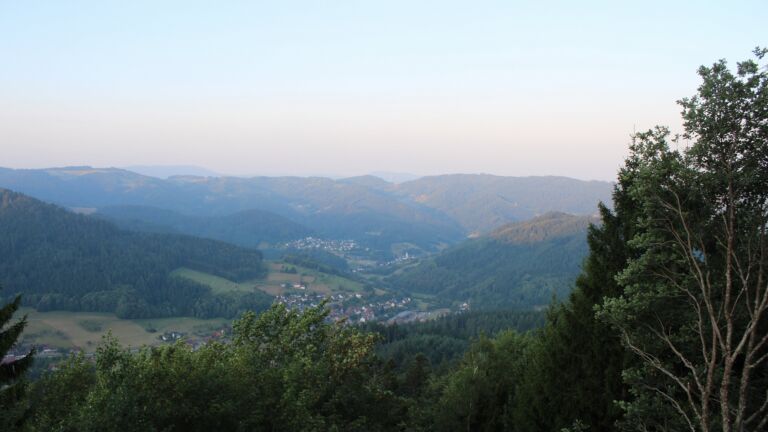 Dieses Bild zeigt eine Webcam-Aufnahme vom Achertal, aufgenommen am Sonntag, den 02.08.2026 um 06:50 Uhr. Die Temperatur betrug 18.5°C.