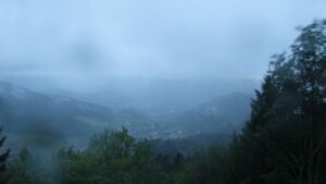 Dieses Bild zeigt eine Webcam-Aufnahme vom Achertal, aufgenommen am Mittwoch, den 13.05.2026 um 20:50 Uhr. Die Temperatur betrug 5.1°C.