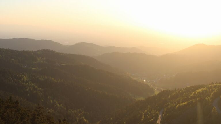 Dieses Bild zeigt eine Webcam-Aufnahme vom Achertal, aufgenommen am Mittwoch, den 29.04.2026 um 20:10 Uhr. Die Temperatur betrug 10.2°C.