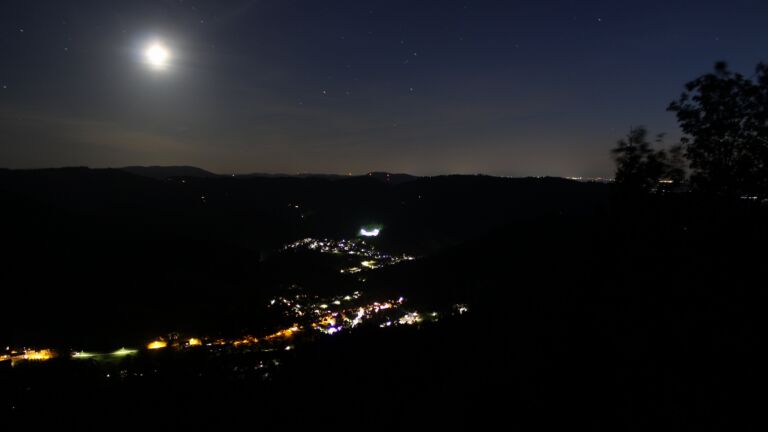 Dieses Bild zeigt eine Webcam-Aufnahme vom Achertal, aufgenommen am Freitag, den 18.09.2026 um 20:50 Uhr. Die Temperatur betrug 13°C.