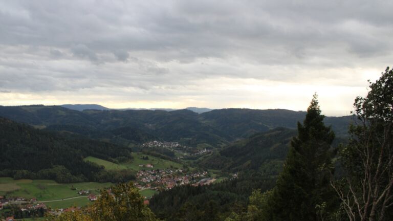 Dieses Bild zeigt eine Webcam-Aufnahme vom Achertal, aufgenommen am Freitag, den 23.10.2026 um 16:50 Uhr. Die Temperatur betrug 10°C.