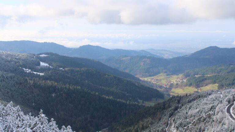 Dieses Bild zeigt eine Webcam-Aufnahme vom Achertal, aufgenommen am Donnerstag, den 27.11.2025 um 13:10 Uhr. Die Temperatur betrug -1.3°C.