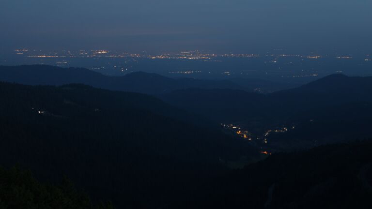 Dieses Bild zeigt eine Webcam-Aufnahme vom Achertal, aufgenommen am Mittwoch, den 11.06.2025 um 04:20 Uhr. Die Temperatur betrug 11.2°C.