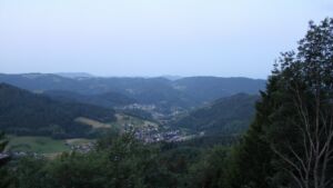 Dieses Bild zeigt eine Webcam-Aufnahme vom Achertal, aufgenommen am Mittwoch, den 17.06.2026 um 05:10 Uhr. Die Temperatur betrug 16.9°C.