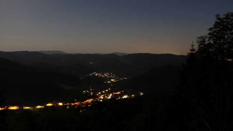 Dieses Bild zeigt eine Webcam-Aufnahme vom Achertal, aufgenommen am Mittwoch, den 27.05.2026 um 22:50 Uhr. Die Temperatur betrug 20.1°C.