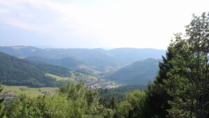 Dieses Bild zeigt eine Webcam-Aufnahme vom Achertal, aufgenommen am Samstag, den 18.07.2026 um 17:50 Uhr. Die Temperatur betrug 26.1°C.