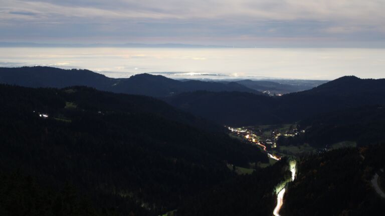 Dieses Bild zeigt eine Webcam-Aufnahme vom Achertal, aufgenommen am Donnerstag, den 06.11.2025 um 06:00 Uhr. Die Temperatur betrug 12.1°C.