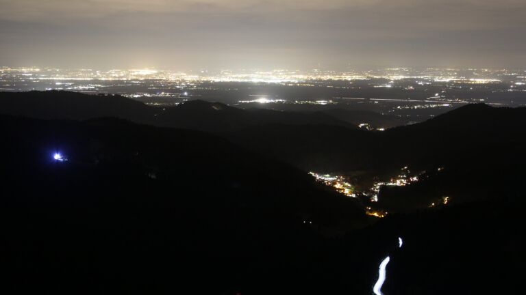 Dieses Bild zeigt eine Webcam-Aufnahme vom Achertal, aufgenommen am Freitag, den 19.12.2025 um 06:20 Uhr. Die Temperatur betrug 7.1°C.