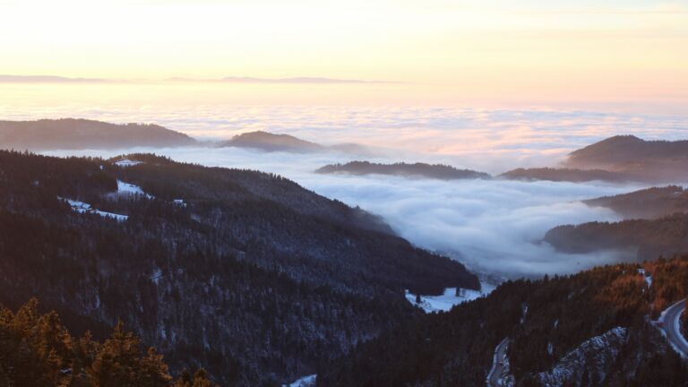Dieses Bild zeigt eine Webcam-Aufnahme vom Achertal, aufgenommen am Samstag, den 22.11.2025 um 16:30 Uhr. Die Temperatur betrug -3.6°C.