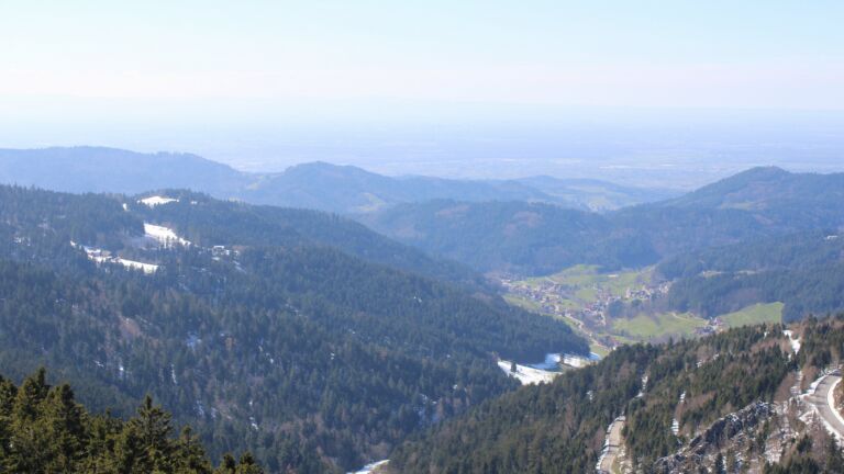 Dieses Bild zeigt eine Webcam-Aufnahme vom Achertal, aufgenommen am Donnerstag, den 02.04.2026 um 15:20 Uhr. Die Temperatur betrug 6.1°C.