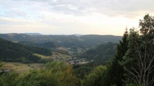Dieses Bild zeigt eine Webcam-Aufnahme vom Achertal, aufgenommen am Montag, den 24.08.2026 um 19:50 Uhr. Die Temperatur betrug 18.4°C.