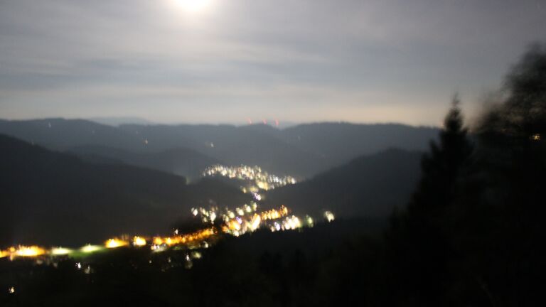 Dieses Bild zeigt eine Webcam-Aufnahme vom Achertal, aufgenommen am Montag, den 19.10.2026 um 22:30 Uhr. Die Temperatur betrug 9.3°C.