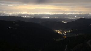 Dieses Bild zeigt eine Webcam-Aufnahme vom Achertal, aufgenommen am Samstag, den 28.02.2026 um 19:20 Uhr. Die Temperatur betrug 3.5°C.