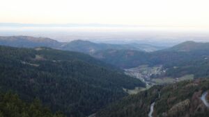 Dieses Bild zeigt eine Webcam-Aufnahme vom Achertal, aufgenommen am Dienstag, den 09.12.2025 um 08:30 Uhr. Die Temperatur betrug 10.3°C.