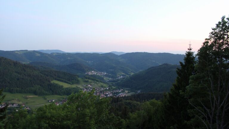 Dieses Bild zeigt eine Webcam-Aufnahme vom Achertal, aufgenommen am Freitag, den 22.05.2026 um 21:30 Uhr. Die Temperatur betrug 20.6°C.