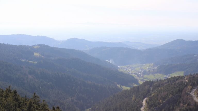 Dieses Bild zeigt eine Webcam-Aufnahme vom Achertal, aufgenommen am Donnerstag, den 09.04.2026 um 17:30 Uhr. Die Temperatur betrug 14.4°C.