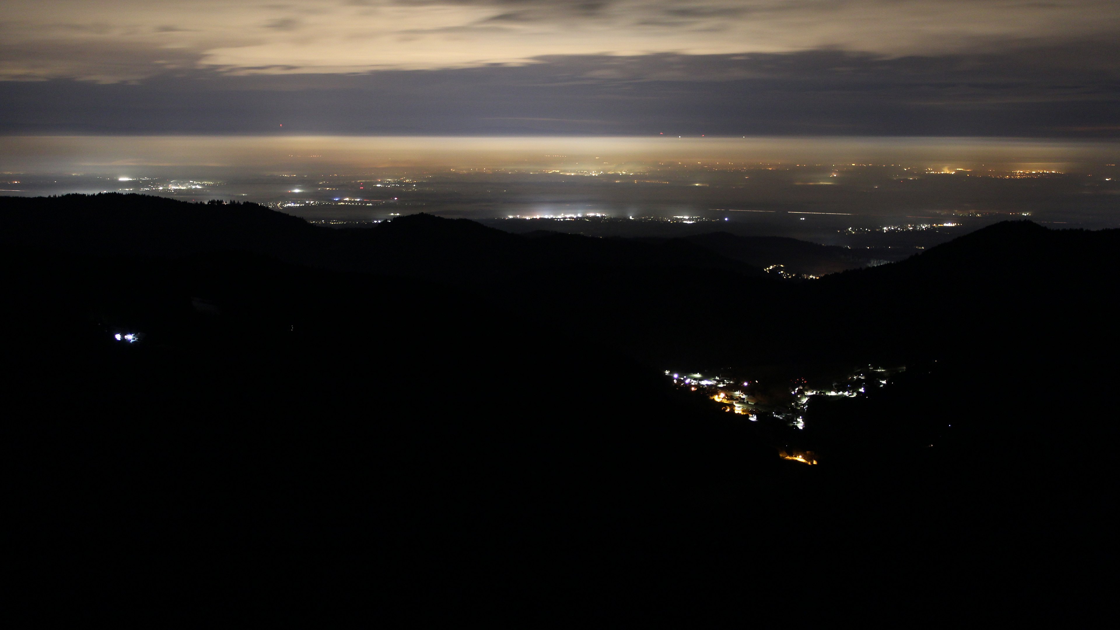Dieses Bild zeigt eine Webcam-Aufnahme vom Achertal, aufgenommen am Dienstag, den 10.02.2026 um 00:30 Uhr. Die Temperatur betrug 4.3°C.